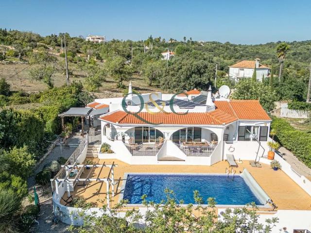 Moradia espaçosa de 3 quartos, situada numa posição elevada. 200m² Santa Bárbara De Nexe