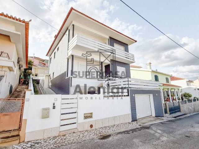 Moradia Espaçosa e Bem Localizada no Centro de Alenquer Excelente Oportunidade!