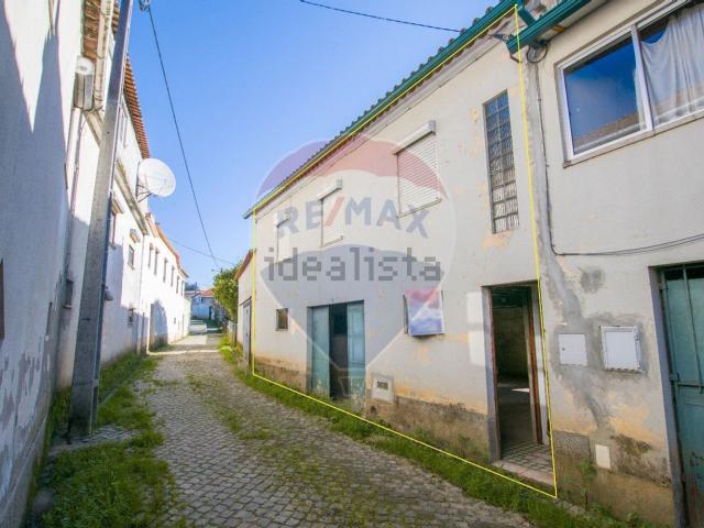 Moradia, Espariz e Sinde