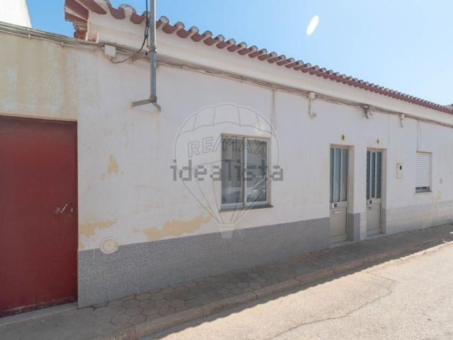 Moradia, Estômbar e Parchal