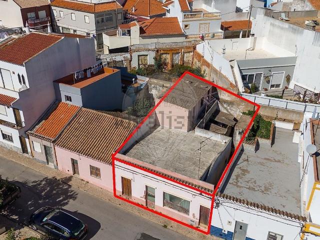 Moradia, Estômbar e Parchal