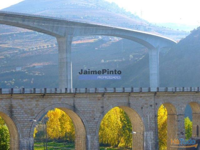 Moradia estilo antigo, V4, vista rio Douro. Portugal, Peso da Régua, Douro. | 26083783678