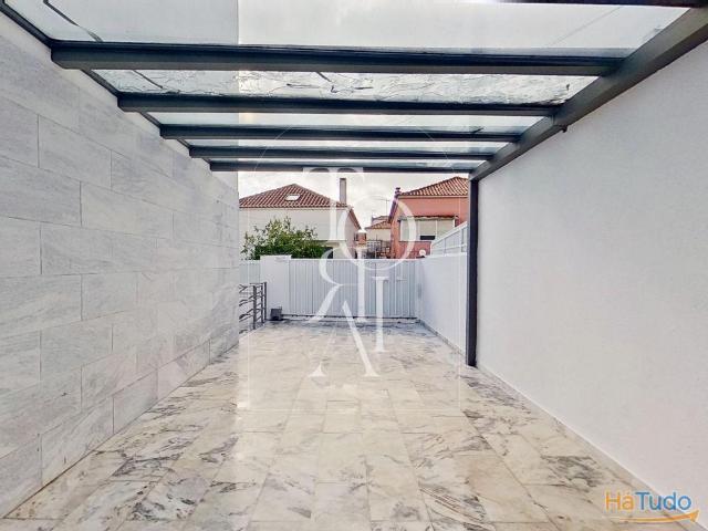 Moradia Familiar com 3 pisos, em Queijas. | 26054061798