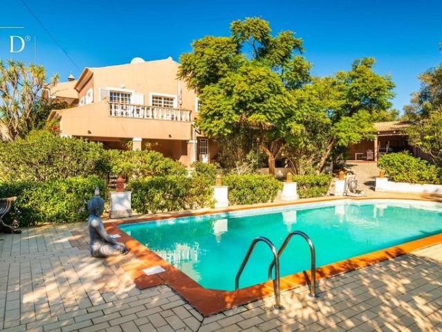 Moradia familiar com piscina, terraços e anexo em Santa Bárb. 296m² Santa Bárbara De Nexe