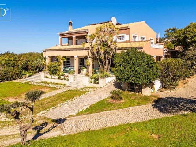 Moradia familiar com piscina, terraços e anexo em Santa Bárb. 296m² Santa Bárbara De Nexe