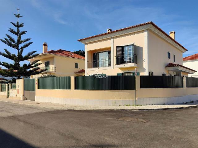 Moradia Familiar Sustentável e Ampla na Quinta dos Lombos, C. 242m² Carcavelos e Parede