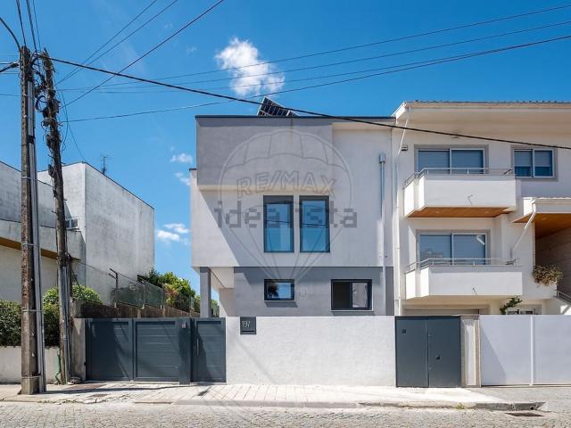 Moradia, Fânzeres e São Pedro da Cova