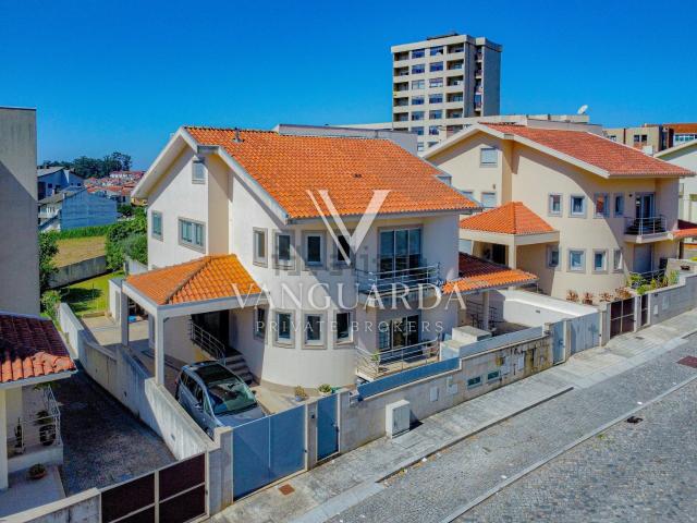 Moradia, Fânzeres e São Pedro da Cova