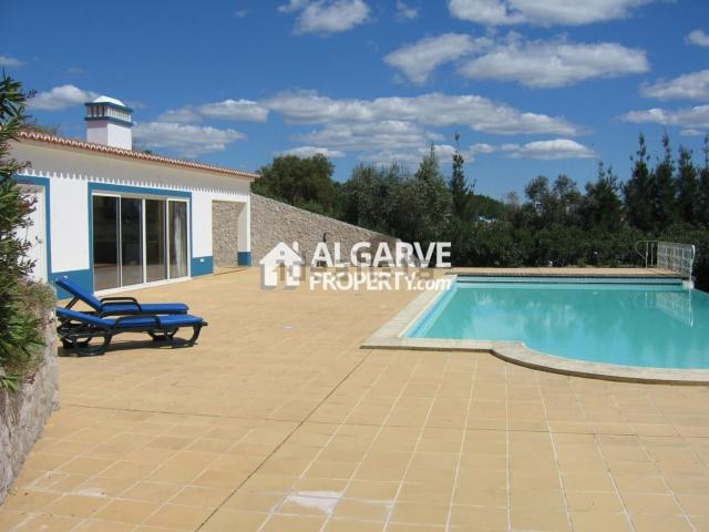 Moradia, Ferreira do Alentejo e Canhestros