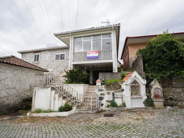 Moradia, Fonte Arcada e Oliveira