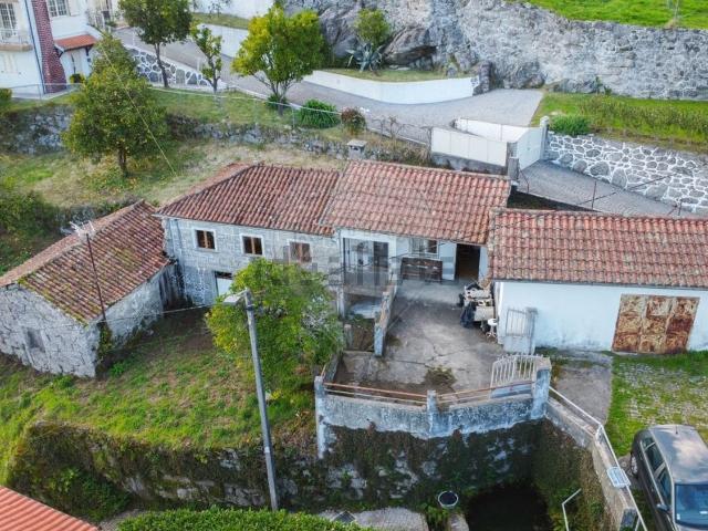 Moradia, Fonte Arcada e Oliveira