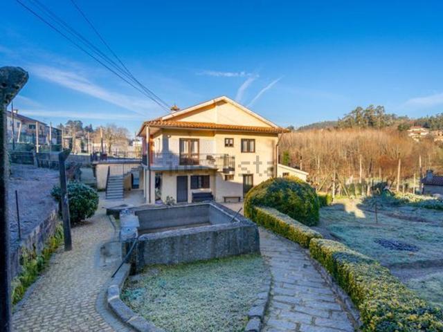Moradia, Fonte Arcada e Oliveira