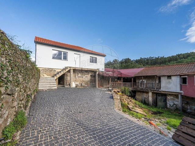 Moradia, Fonte Arcada e Oliveira