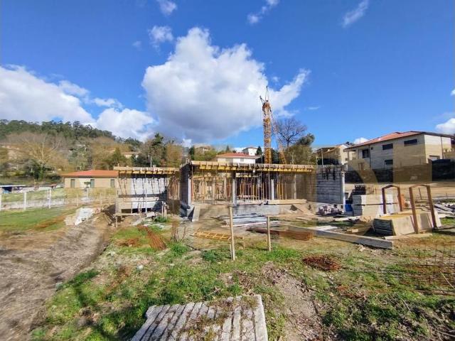 Moradia, Fonte Arcada e Oliveira