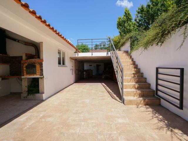 Moradia, Fonte Arcada e Oliveira