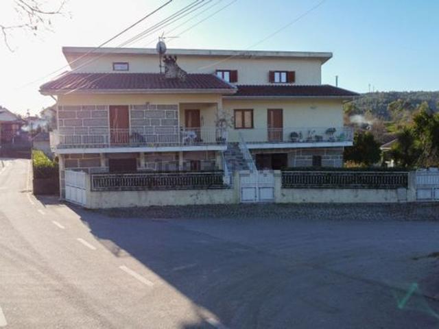 Moradia, Fonte Arcada e Oliveira
