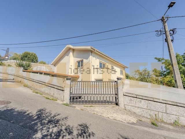 Moradia, Fonte Arcada e Oliveira