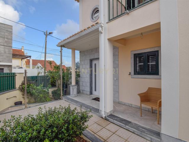 Moradia Gaveto T4 Parede Viva a poucos minutos do mar, c. 160m² Carcavelos e parede