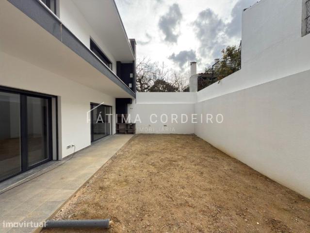 Moradia Geminada Nova em Vale Milhaos
