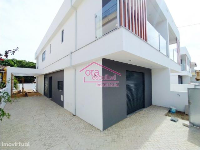 Moradia Geminada NOVA T3 em Pinhal de Frades Seixal!