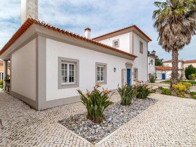 Moradia geminada bem posicionada no Praia D'El Rey Golf & Be. 0m² Amoreira