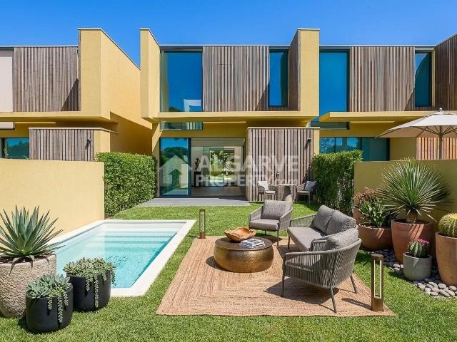 Moradia Geminada com 2 quartos e piscina privada a estrear j. 212m² Quarteira
