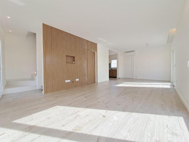 Moradia Geminada com 2 suítes junto à praia dos Supertubos 79m² Atouguia Da Baleia