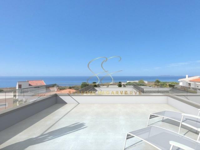 Moradia geminada com vista mar, terraço, piscina e excelente. 266m² da Lourinhã e Atalaia