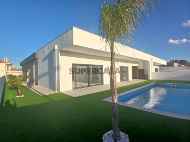 Moradia Geminada com garagem e piscina Azeitão