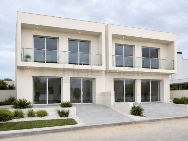 Moradia geminada com piscina e garagem