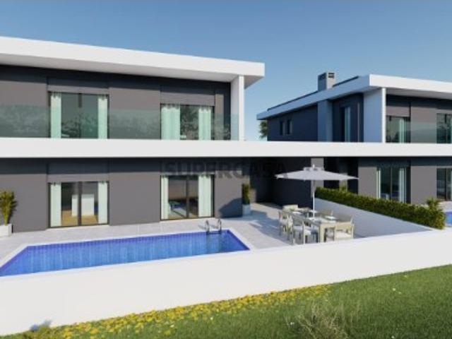 Moradia Geminada com piscina e garagem Pinhal Conde da Cunha