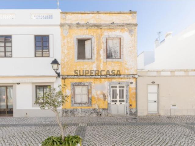 Moradia Geminada com Potencial em Localização Privilegiada