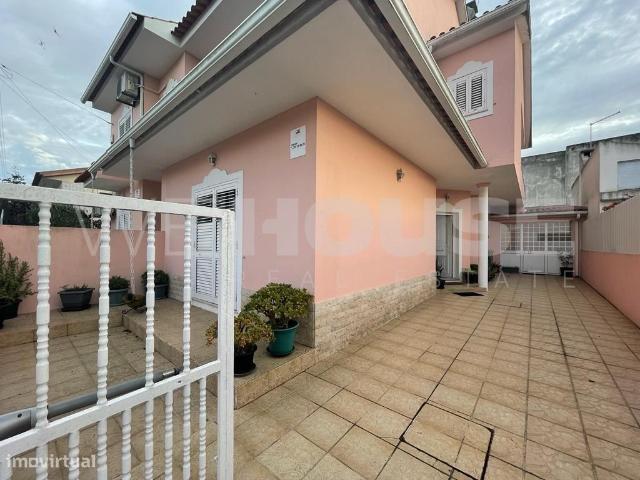 Moradia geminada com sto aproveitado em Pinhal de Frades