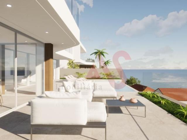 Moradia Geminada de Luxo T4 em construo no Arco da Calheta, Madeira