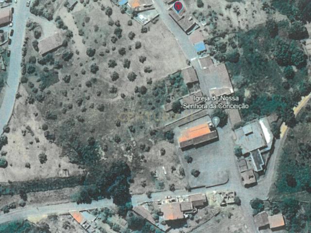 Moradia geminada de 2 pisos para recuperação, num lote de 1080m2, Carvalhal, Abrantes