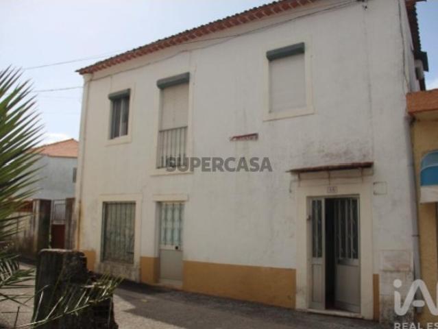 Moradia geminada em Malhou, Louriceira e Espinheiro de 178,36 m²