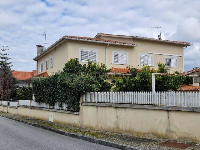 Moradia geminada em Mangualde