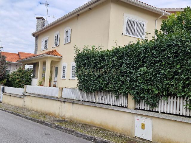 Moradia geminada em Mangualde com Vista e Jardim
