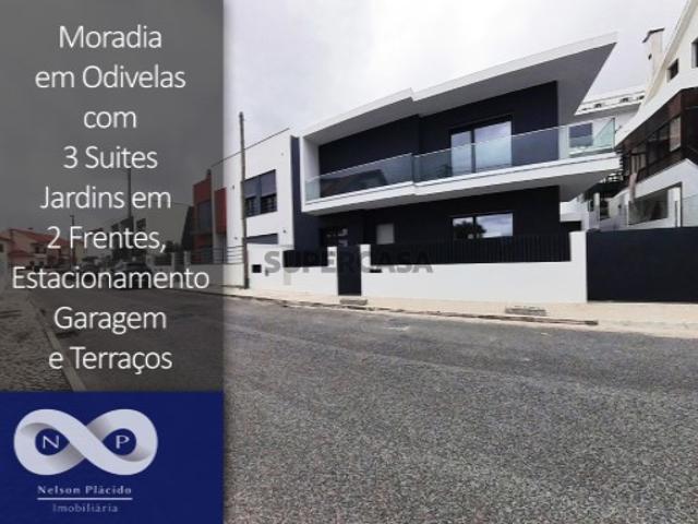 Moradia Geminada em fase final de acabamentos 3 Suites, Jardim, Garagem, Terraço e Varandas, em Famôes, Odivelas