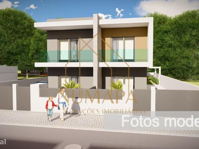 Moradia Geminada em Ferno Ferro