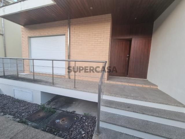 Moradia Geminada em Fornos