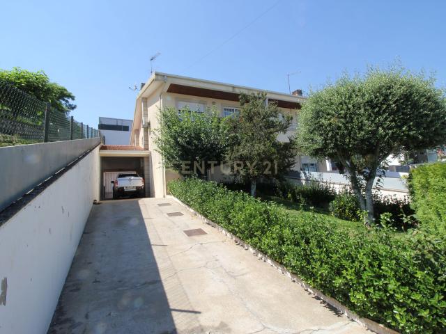Moradia Geminada em Paredes