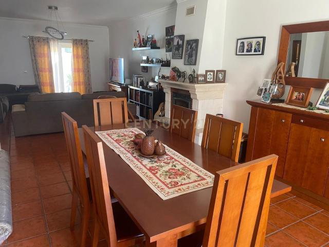 Moradia geminada em Sarilhos Grandes Moita