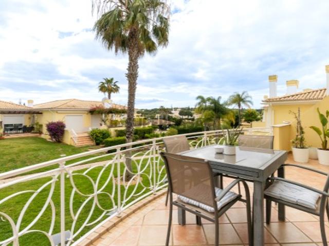 Moradia geminada V4 em Vilamoura