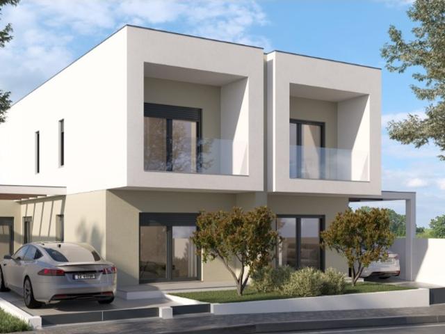 Moradia Geminada estrear duplex T3 + 1, espaço para carros e piscina