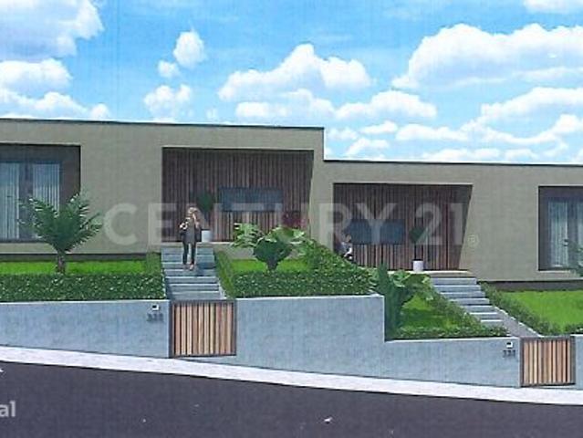 Moradia Geminada Lote A, em Paredes de Viadores, Marco de Canaveses