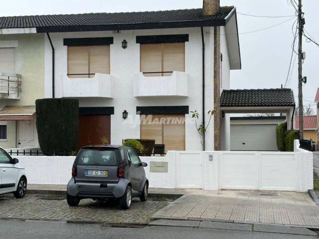 Moradia geminada, para arrendamento, Matosinhos Leça do Balio