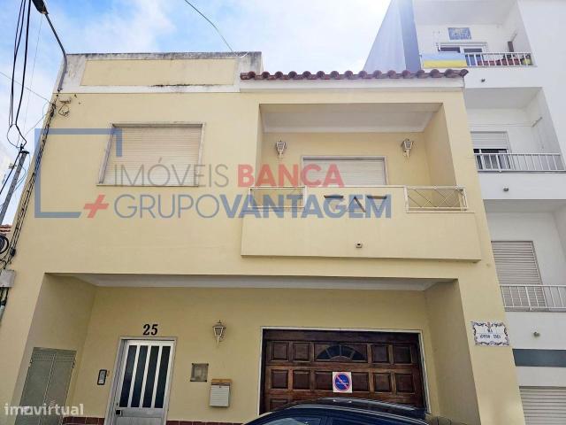 Moradia geminada, para venda, Caldas da Rainha Caldas da Rainha.