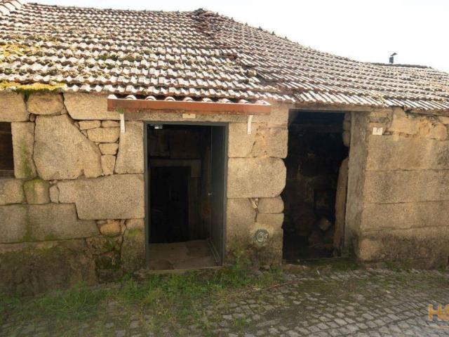 Moradia geminada, para venda, Castro Daire Castro Daire | 26064085064