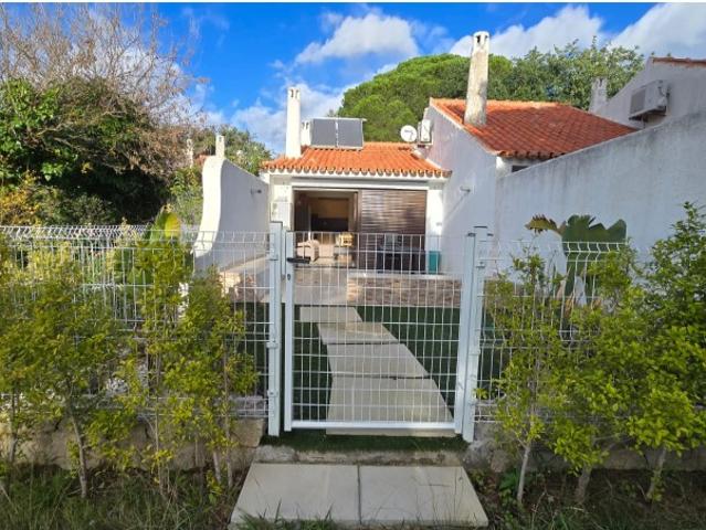 Moradia geminada remodelada com acesso a piscina Com Licença de AL